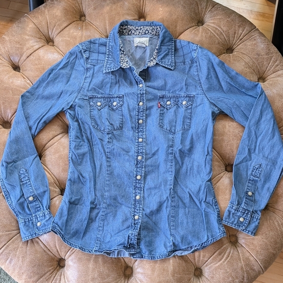 Levi's Tops - Levi's Women's Western Pearl Snap Denim Button-Up Shirt with Floral Trim Small